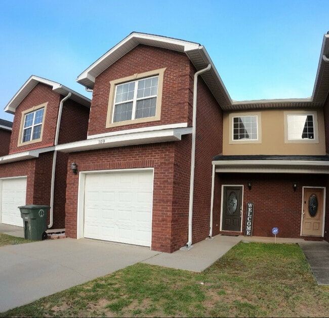 Building Photo - 109 Peregrine Way