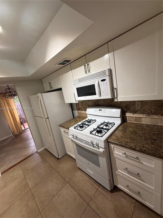 Building Photo - 10661 SW 113th Pl