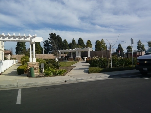 Building Photo - Great Value in Gated Community!