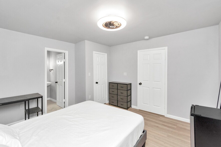 Building Photo - 5107 Cortelyou Ln