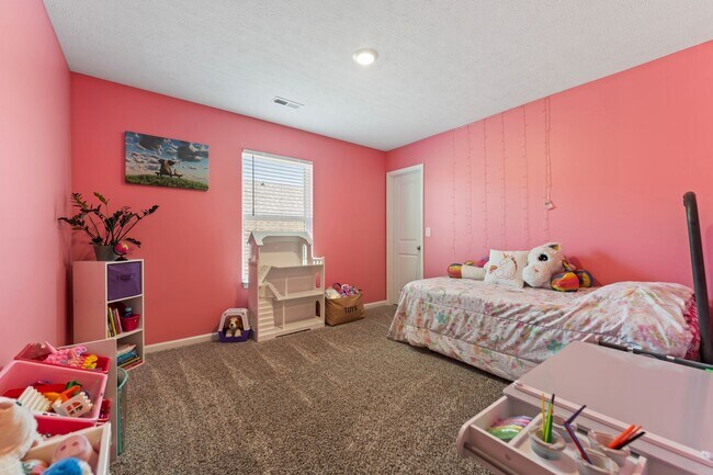 Building Photo - 8609 Warbler Br Wy