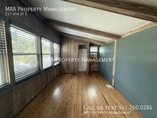 Building Photo - 217 6th St E