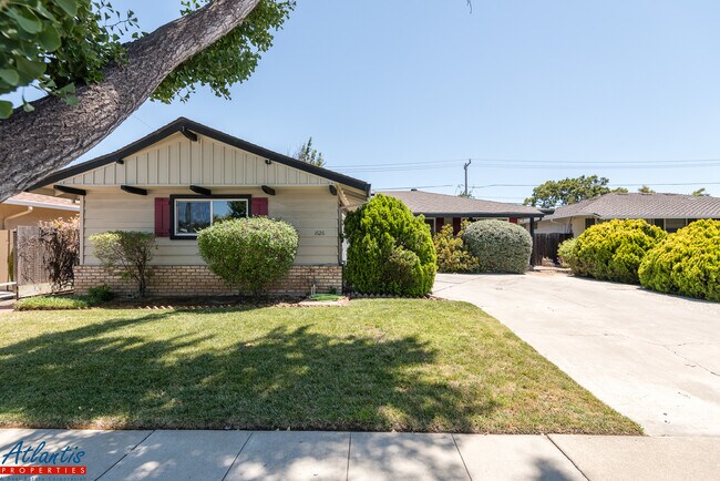 Building Photo - 1626 Quail Ave
