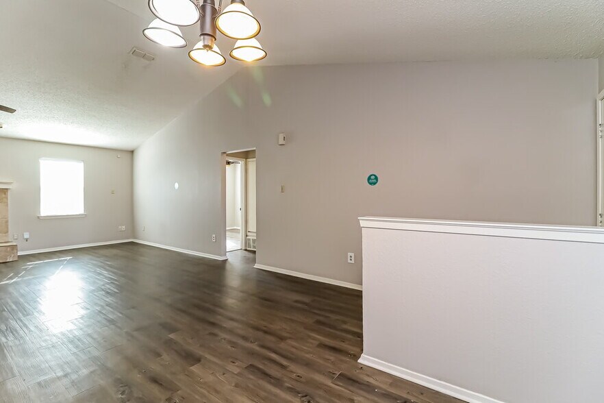 Building Photo - 2917 Highlawn Terrace