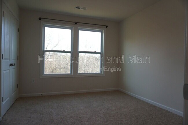 Building Photo - 210 Creekview Rd