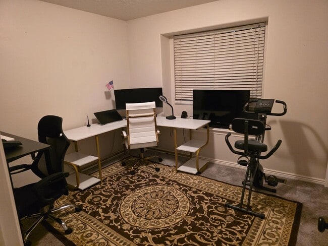 Building Photo - 982 4000 N