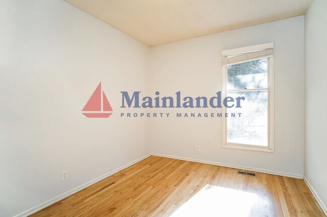 Building Photo - Beautiful 4 Bedroom Home with Terraced Backyard.