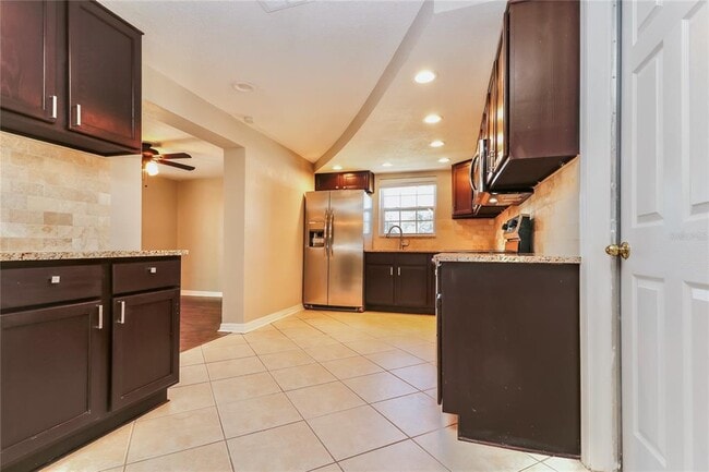 Building Photo - 3208 Primrose Dr