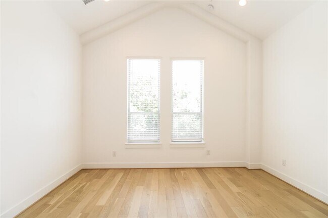 Building Photo - 3052 Truxillo St
