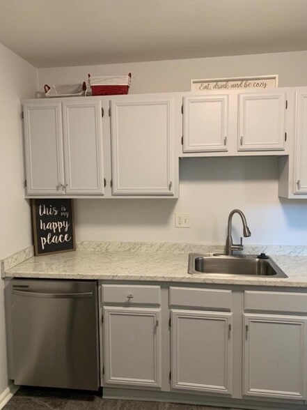 Building Photo - 49 Flanders Ln