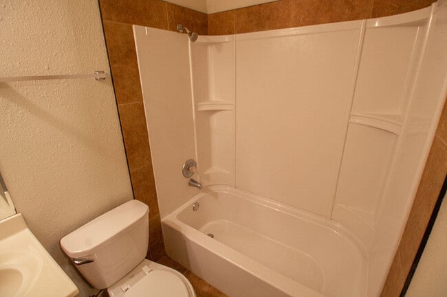 Building Photo - 1013 W Ash St