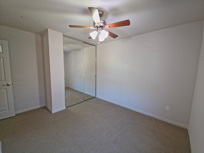 Building Photo - MOVE-IN READY - Upgraded 5+4 in Simi w/mou...