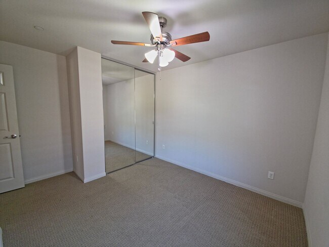 Building Photo - MOVE-IN READY 5+4 in Simi w/mountain views...