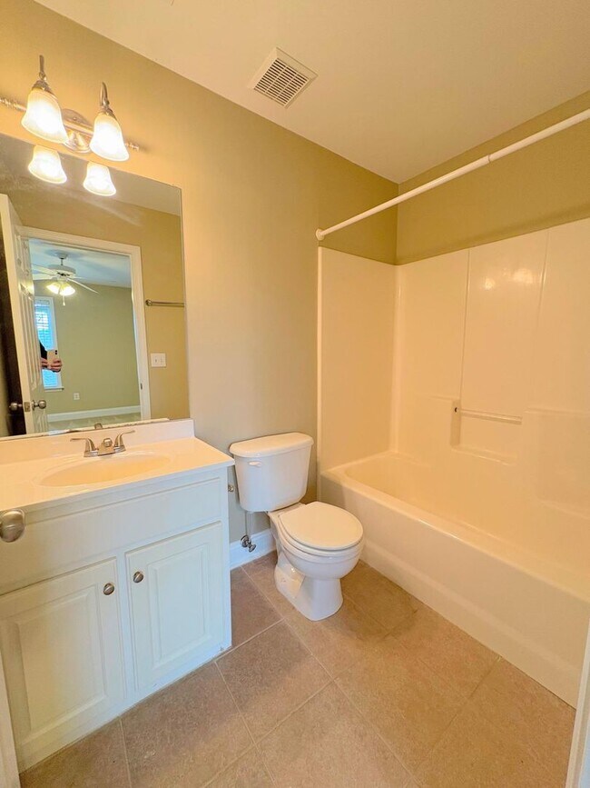 Building Photo - AVAILABLE NOW!  2-bedroom |  2.5-bathroom condo—move-in ready | Easy Access to Downtown Athens