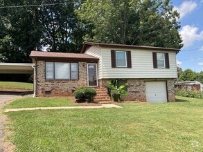 Building Photo - Available Now!! Beautiful 3 Bedroom