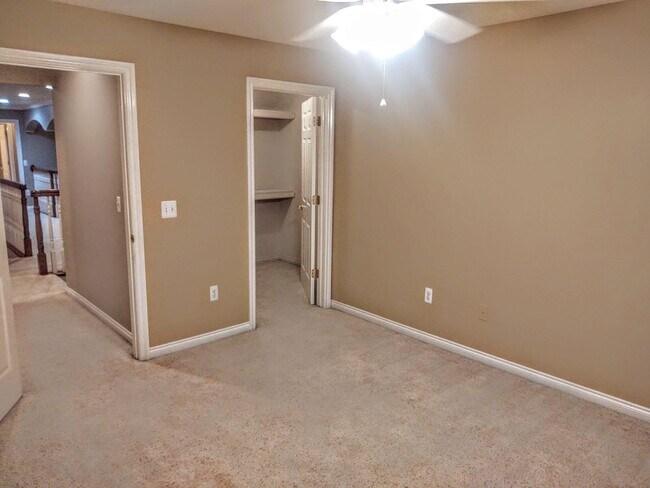 Building Photo - 6901 Dakota Dr