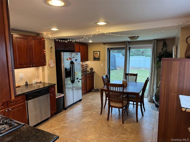 Building Photo - 58 Floyd Pl