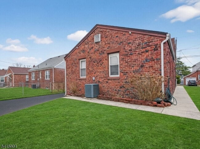 Building Photo - 2096 Lentz Ave