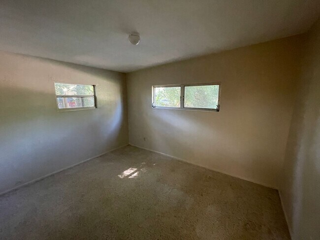 Building Photo - 2/1 Single Family Home