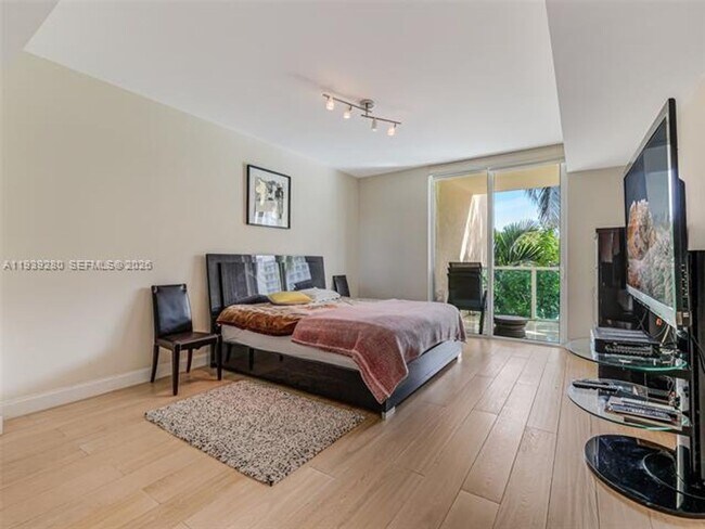 Building Photo - 3330 NE 190th St