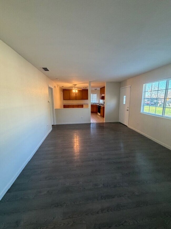 Building Photo - 7585 Twin Oaks Ave