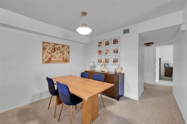 Building Photo - 117 Gardens Dr