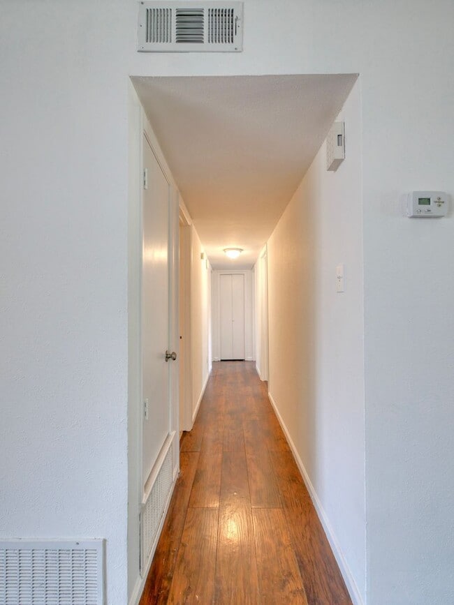 Building Photo - 1472 Rockshire Dr