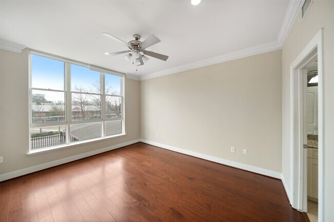 Building Photo - 1419 Montrose Blvd