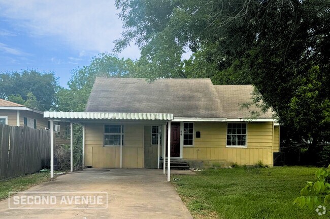 Building Photo - 44 16th Ave N