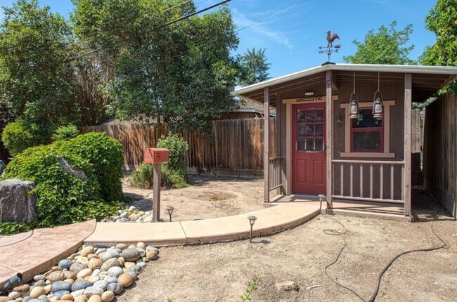 Building Photo - SE Visalia Spacious home coming soon!