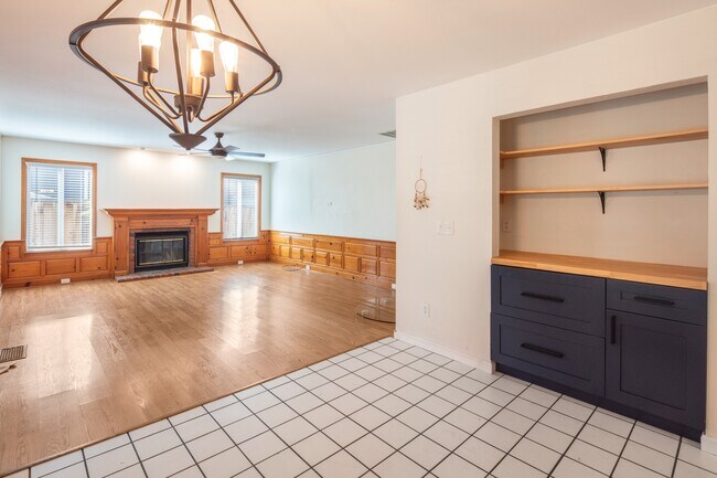 Building Photo - 512 Bluerock Dr