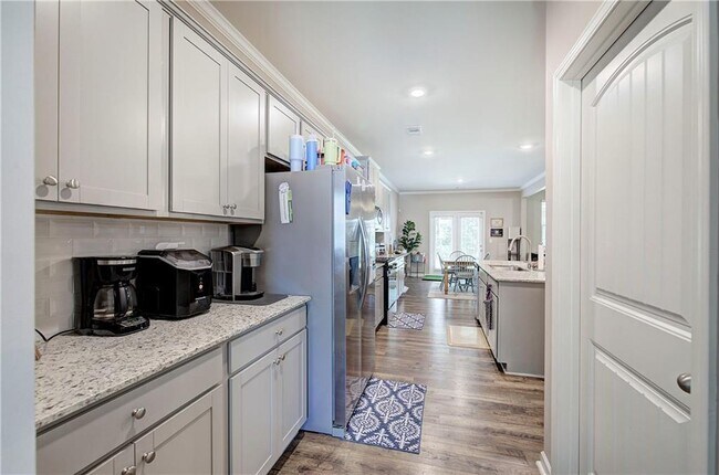 Building Photo - 286 Belmont Dr