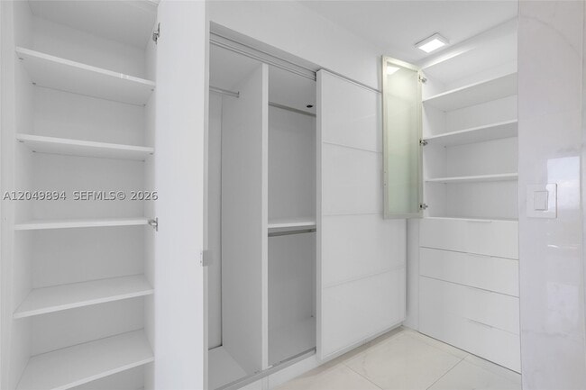 Building Photo - 20515 E Country Club Dr