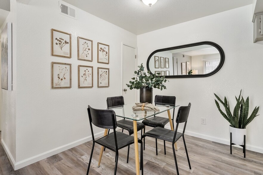 Interior Photo - Oaks Apartments