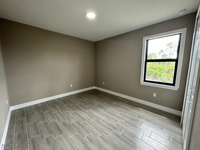 Building Photo - 4827 Everglades Blvd N