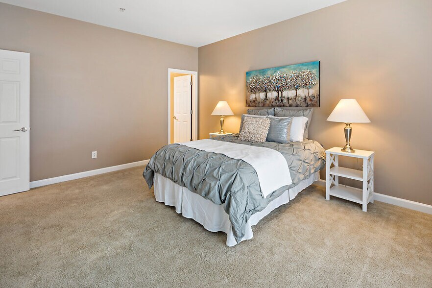 Building Photo - 845 Forest Ave #103