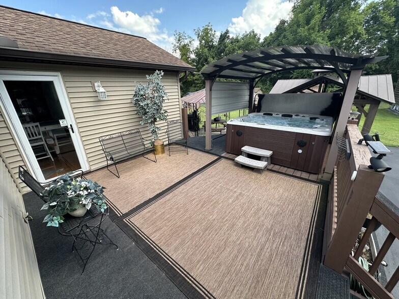 Building Photo - 808 Water View Ter