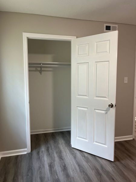 Building Photo - S. Knox 1bd/1ba- 1st floor Unit Available Now