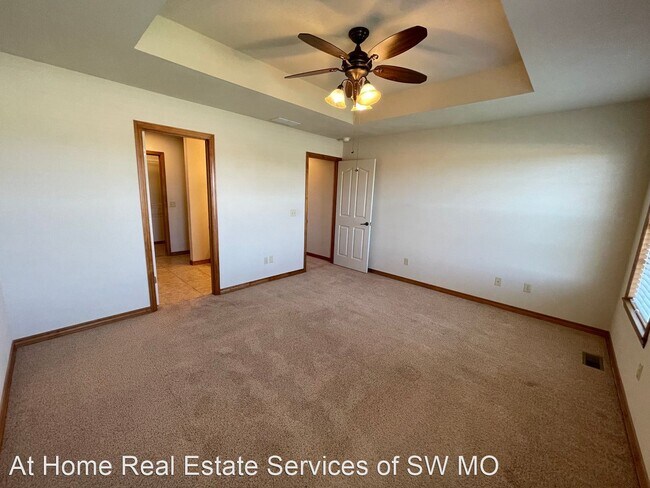 Building Photo - 4 br, 2 bath House - 792 S Hackberry Ave