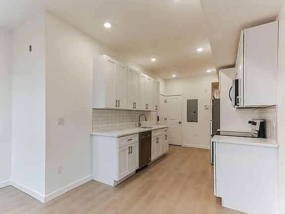 Building Photo - 5540 Bloyd St