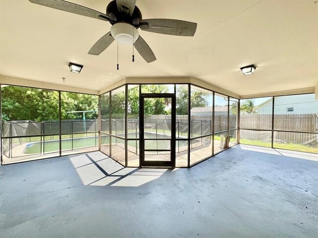 Building Photo - 2414 San Luis Rd