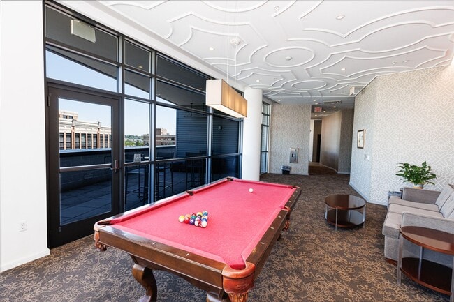Building Photo - Spacious PENTHOUSE unit has it all! Light filled 1BR/1BA + DEN condo