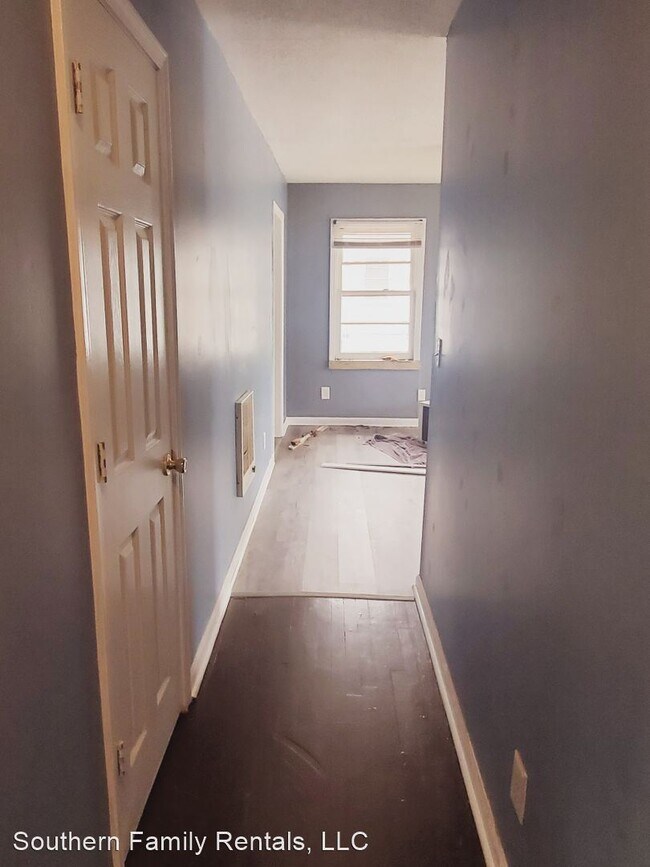 Building Photo - 3 br, 1 bath House - 102 Celia St.