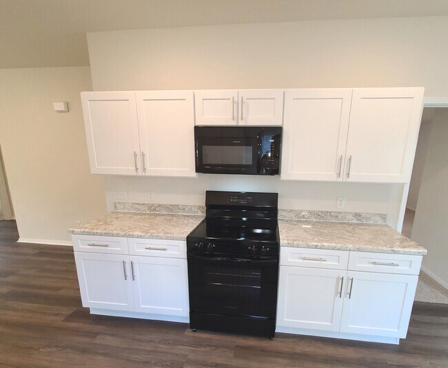 Building Photo - 3-Bedroom Home with 2 Full Baths in Prime Fayetteville Location