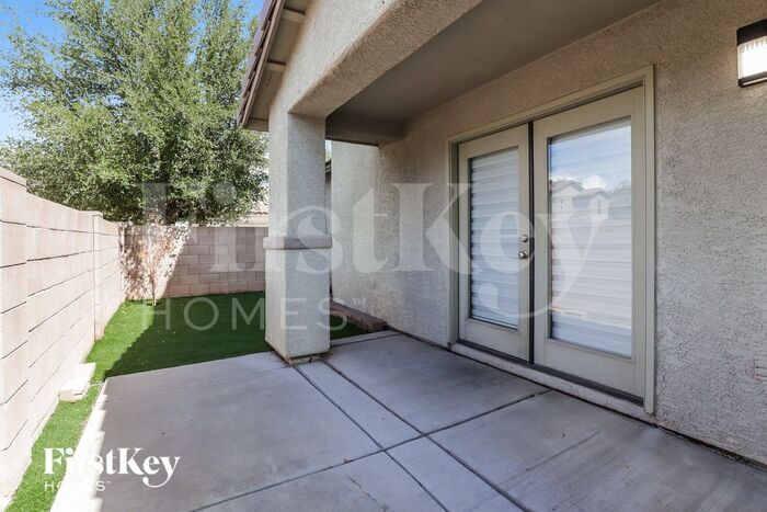 Building Photo - 2758 N Saramano Ln