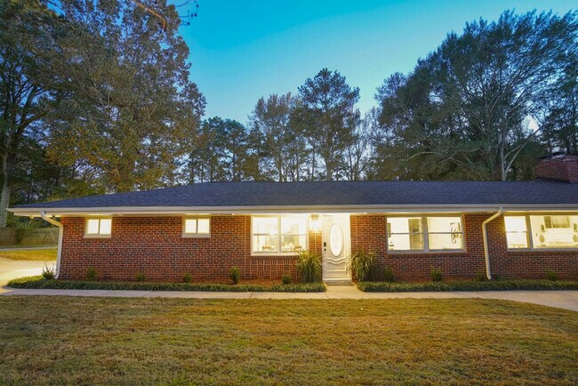 Building Photo - 2234 Edgemore Dr SE