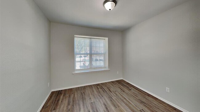 Building Photo - 10356 Chelmsford Dr