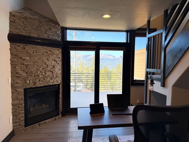Building Photo - Gorgeous furnishings, Views, Luxury, Deck, Fireplaces, 4 bedroom in Breckenridge. Winter Seasonal...