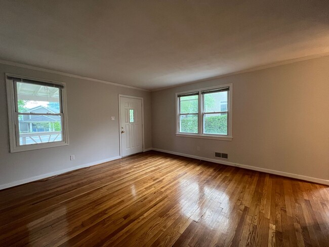 Building Photo - Delightful 1 Level 4 Bedroom Home On Exten...