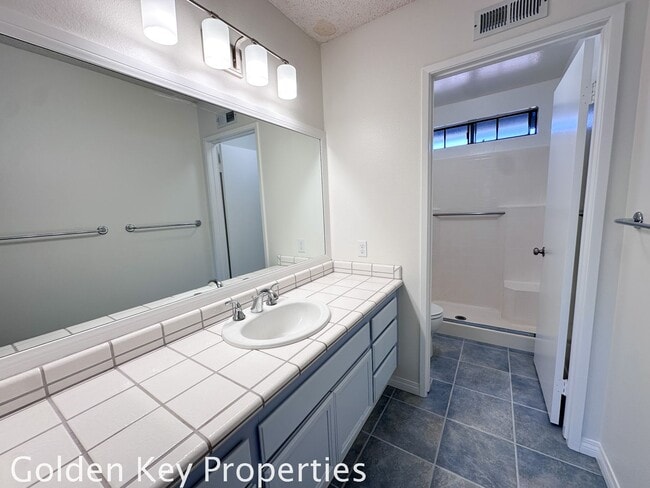 Building Photo - Beautiful townhome in The Trails at Calavera!